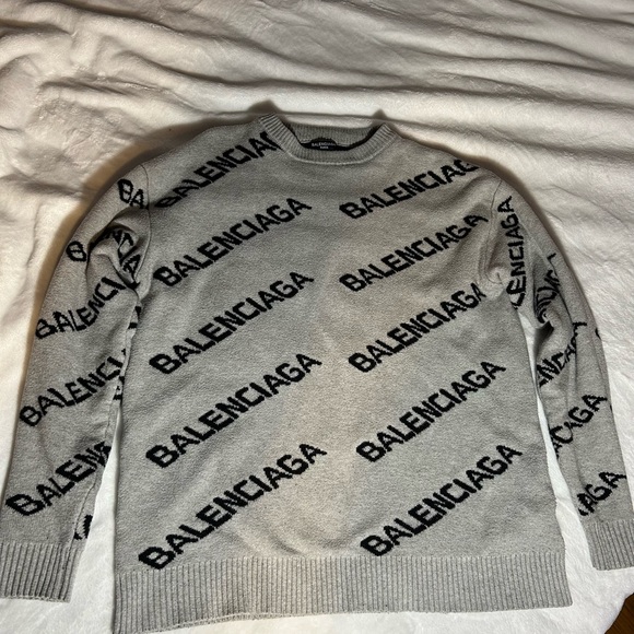 Authentic Allover Balenciaga Logo Sweater in Grey - Picture 4 of 6
